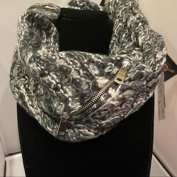 Accessories - New - (bundle of 6) Scarf w/zip pocket